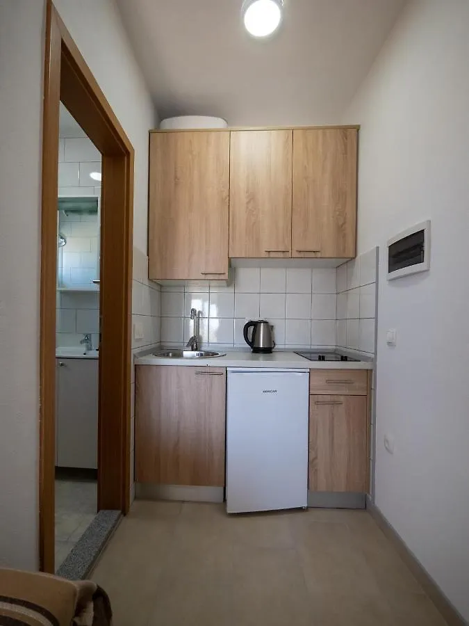 Apartments Tri Mora Razanac 0*,