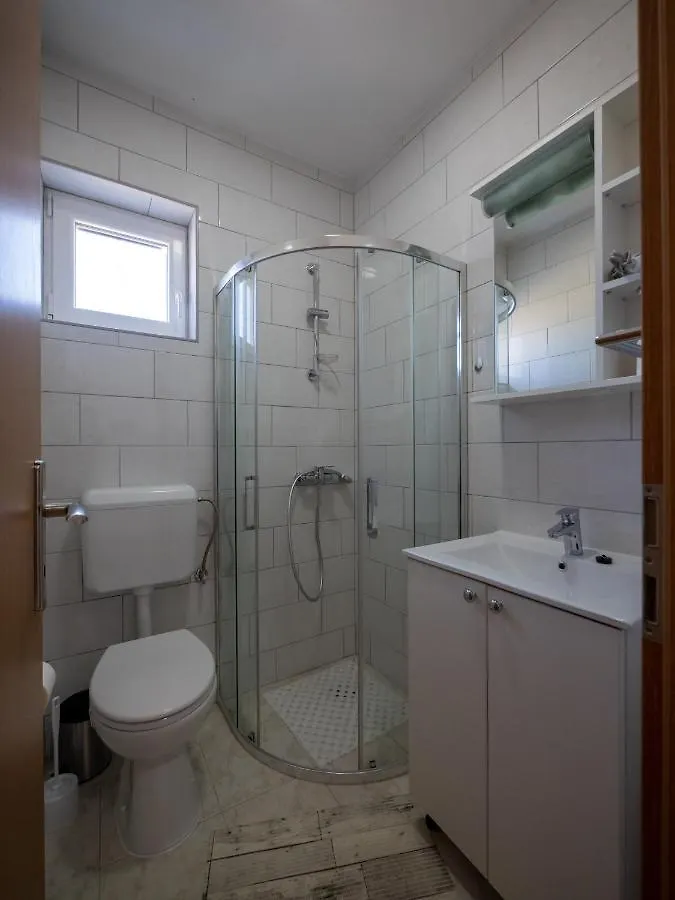 Apartments Tri Mora Razanac