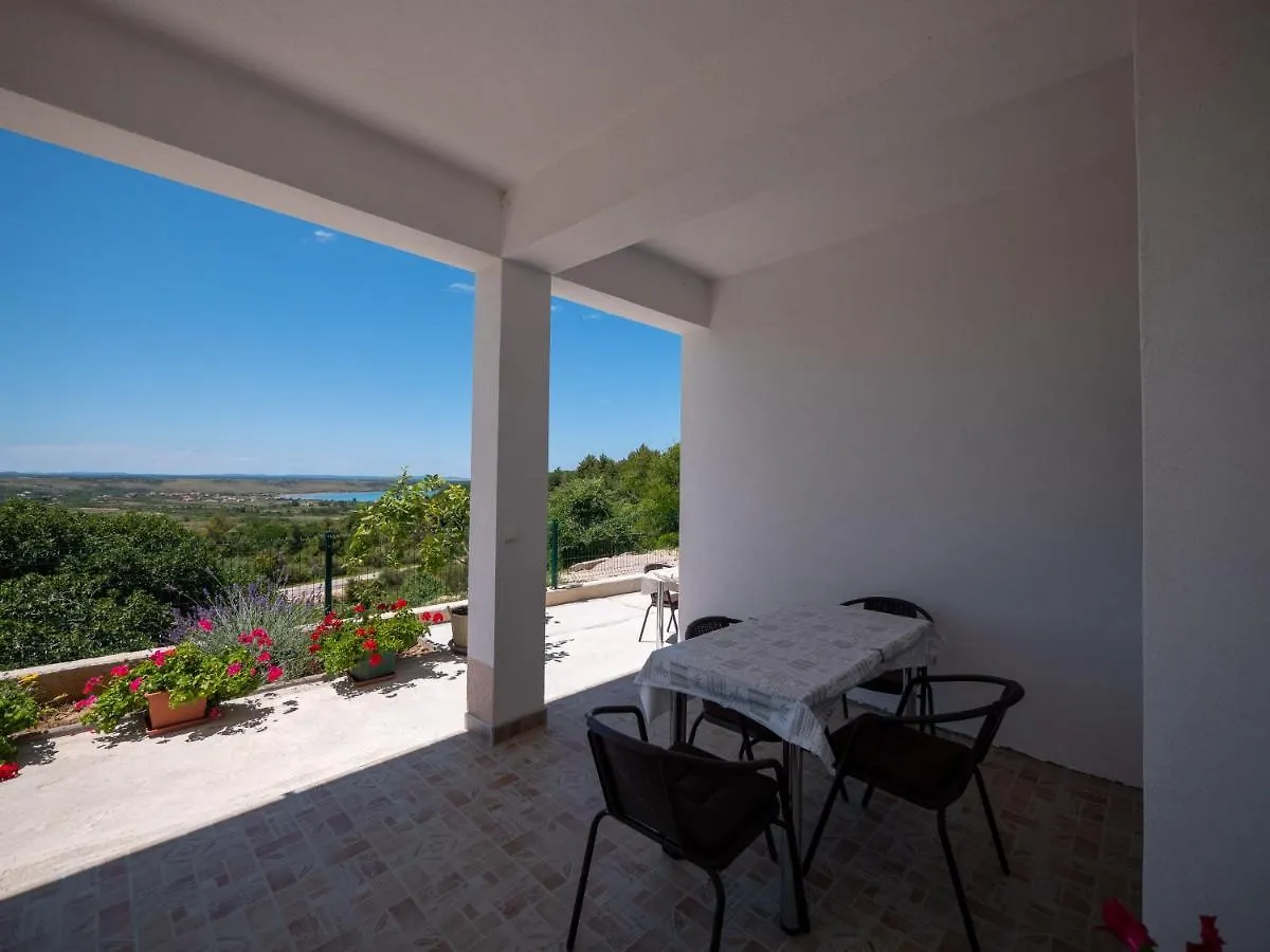 Apartments Tri Mora Razanac