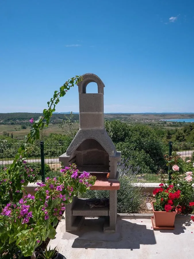 Apartments Tri Mora Razanac
