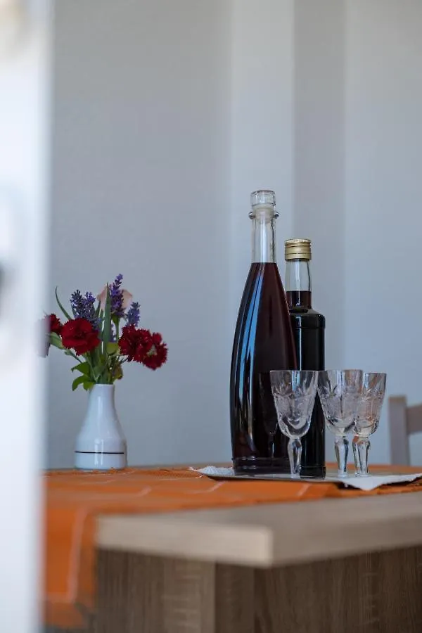 Apartments Tri Mora Razanac