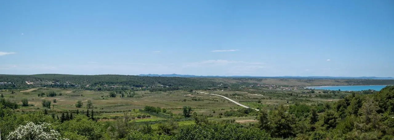 Apartments Tri Mora Razanac