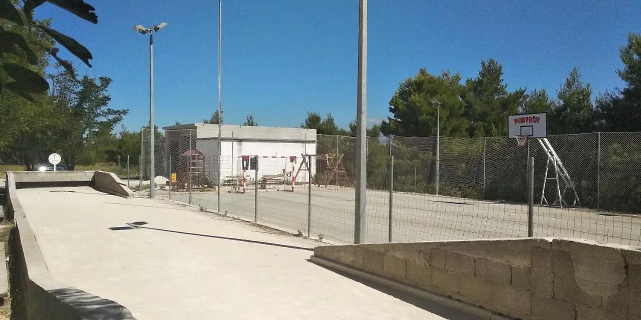 Apartments Tri Mora Razanac Croatia