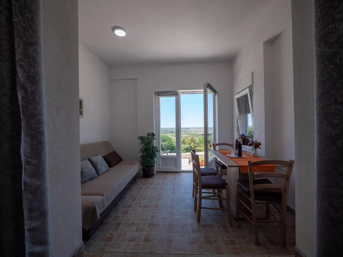 Apartments Tri Mora Razanac