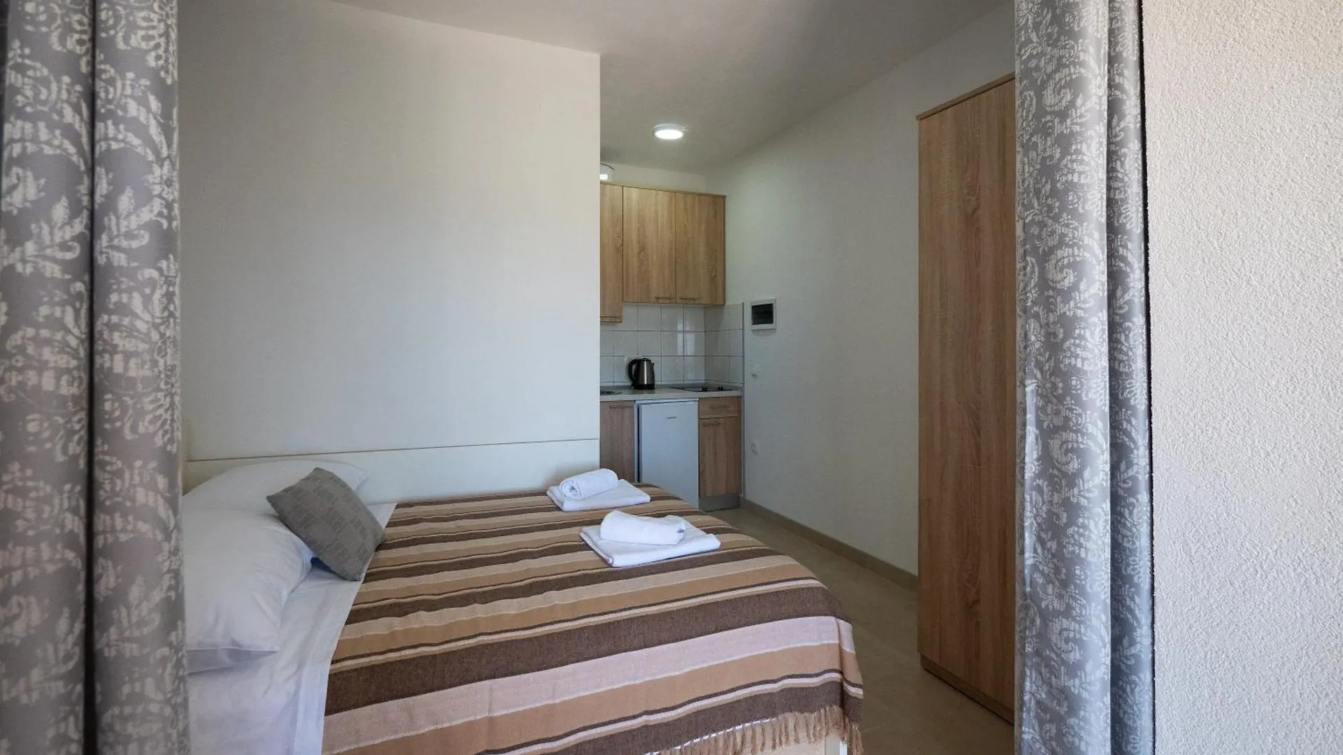 Apartments Tri Mora Razanac Croatia