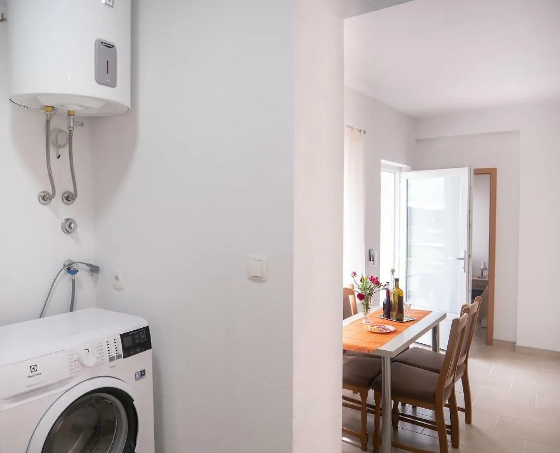 Apartments Tri Mora Razanac