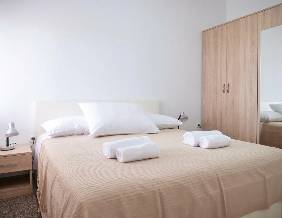 Apartments Tri Mora Razanac 0*,  Croatia