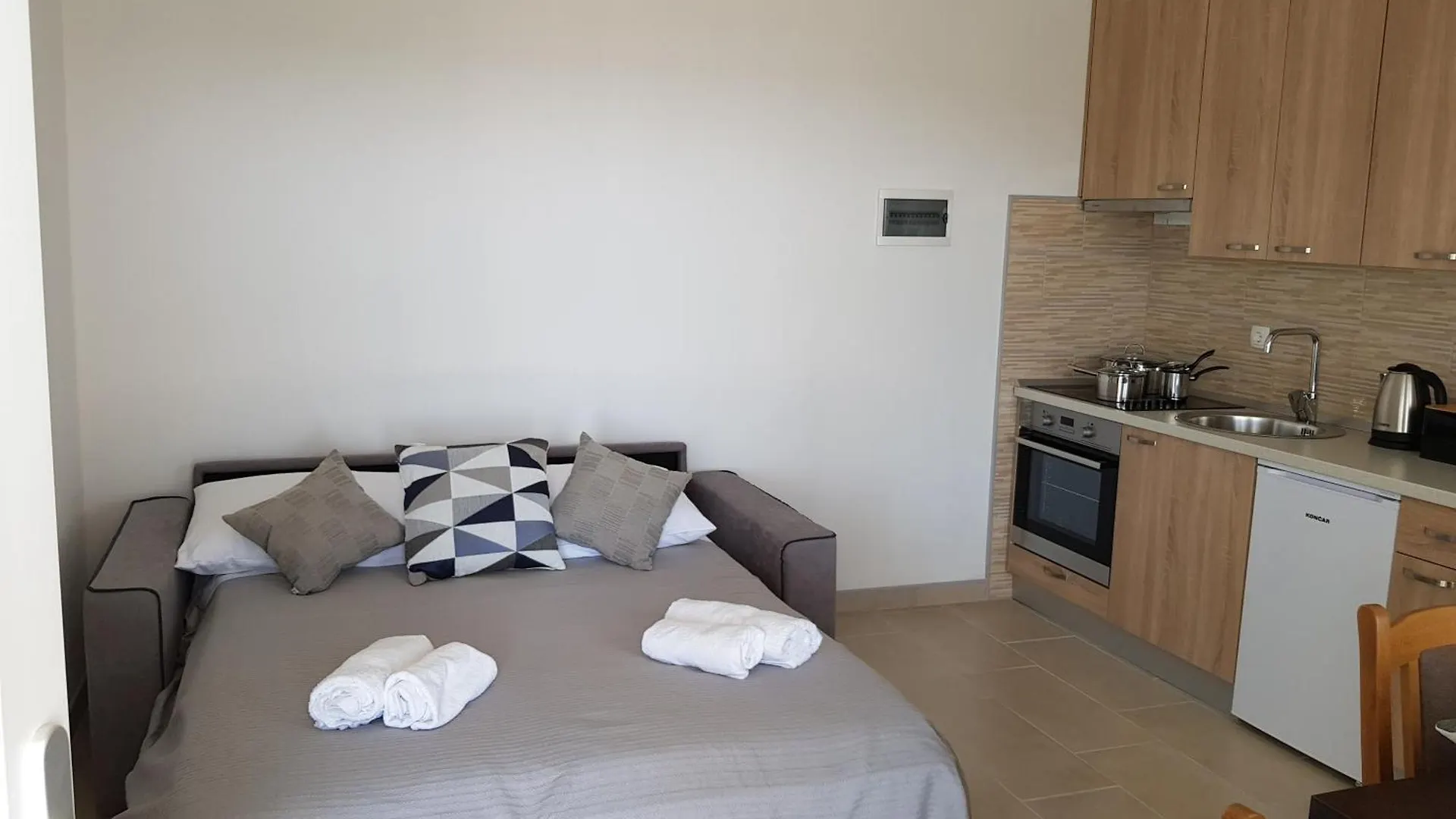 Apartments Tri Mora Razanac Croatia