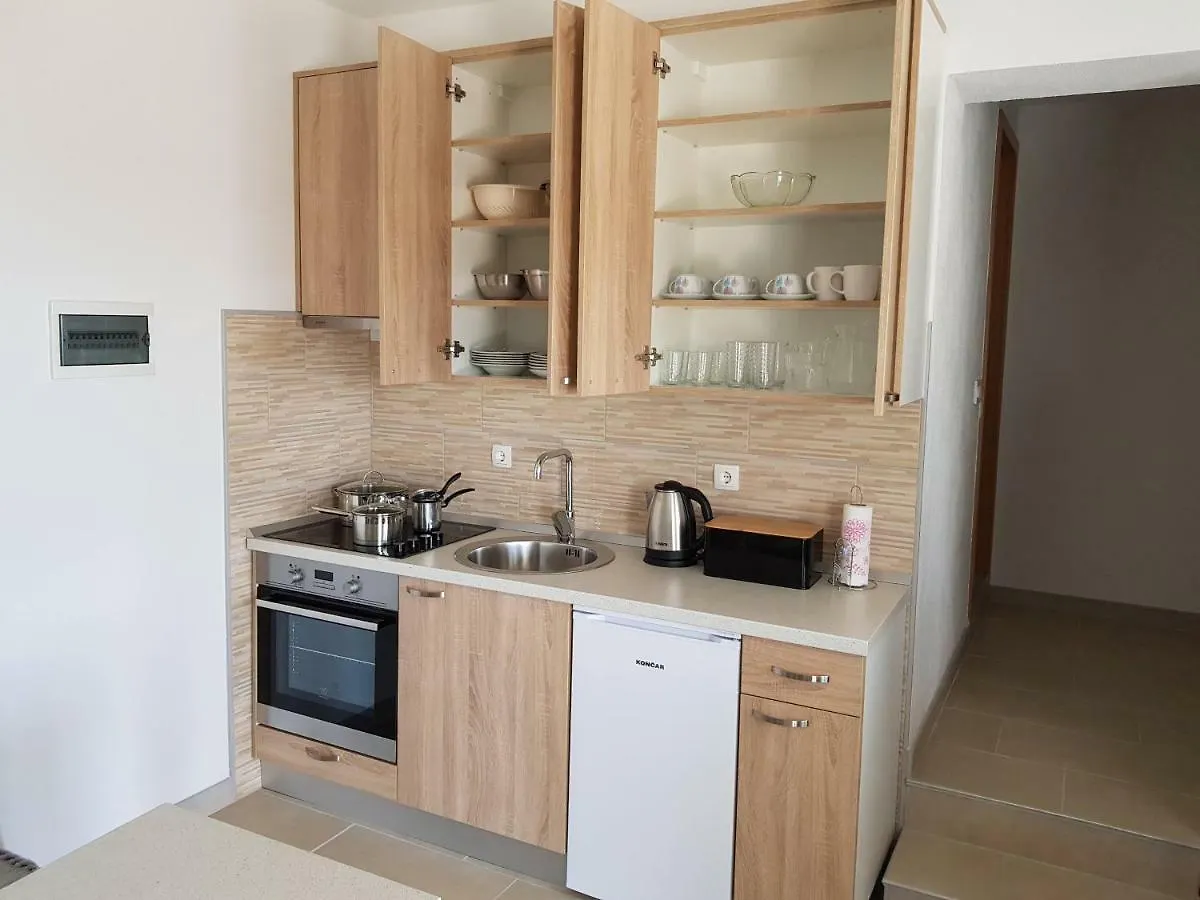 Apartments Tri Mora Razanac