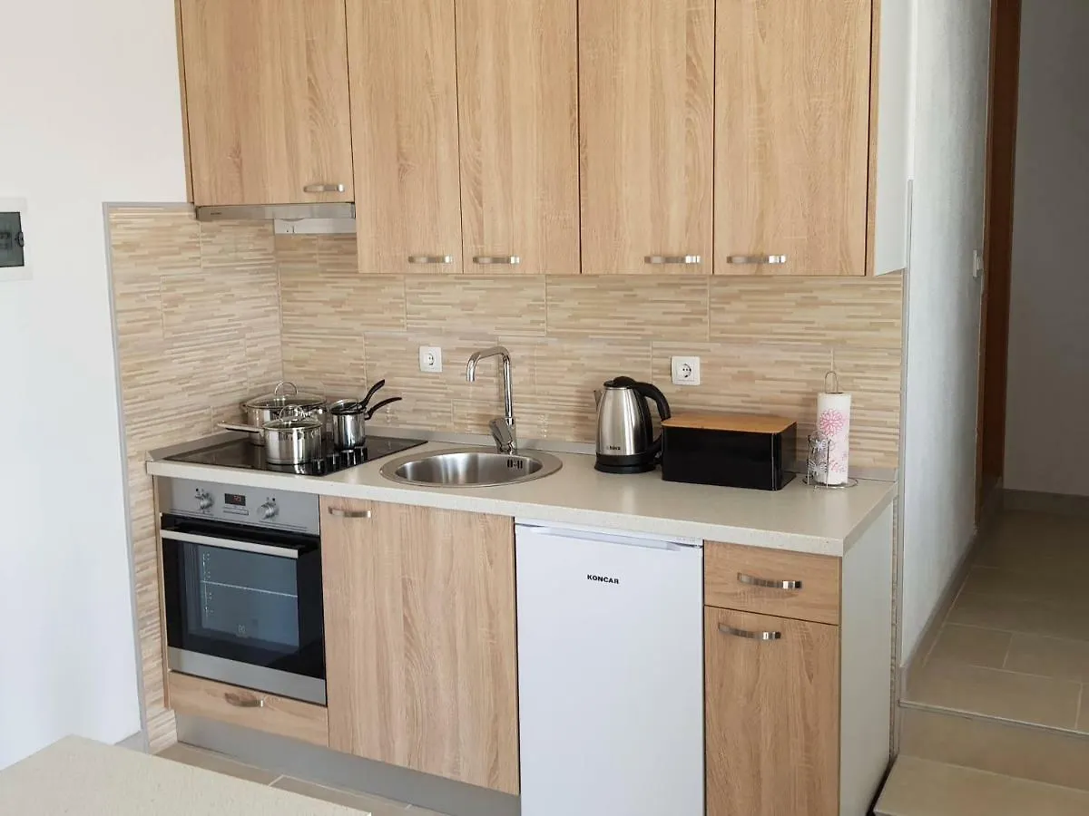 Apartments Tri Mora Razanac 0*,
