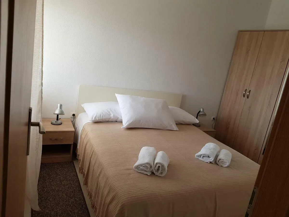 Apartments Tri Mora Razanac 0*,  Croatia